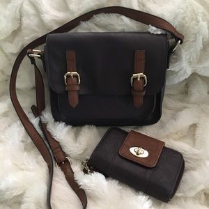 Unbranded vegan leather crossbody with wristlet